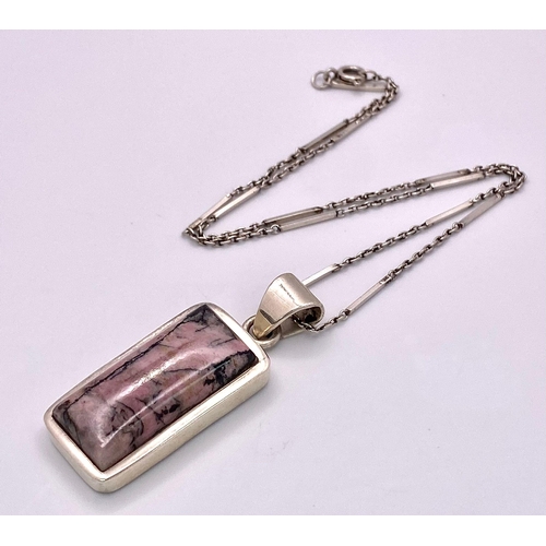 1120 - A Vintage and Unique Sterling Silver Rhodonite Pendant Necklace. 37cm Length Sterling Silver Bar Lin... 