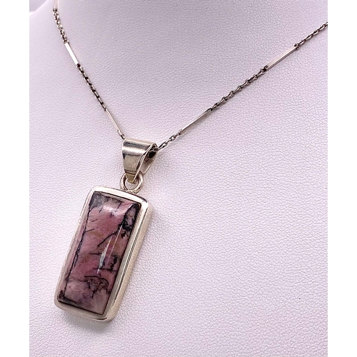 1120 - A Vintage and Unique Sterling Silver Rhodonite Pendant Necklace. 37cm Length Sterling Silver Bar Lin... 