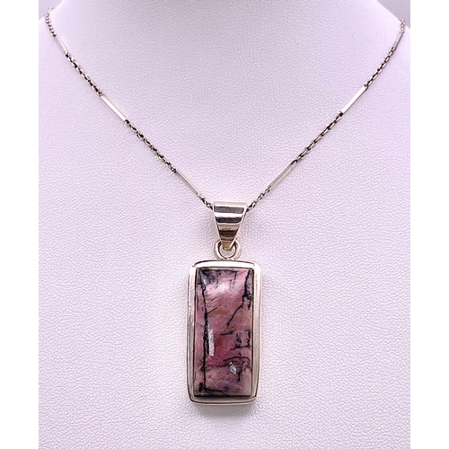 1120 - A Vintage and Unique Sterling Silver Rhodonite Pendant Necklace. 37cm Length Sterling Silver Bar Lin... 