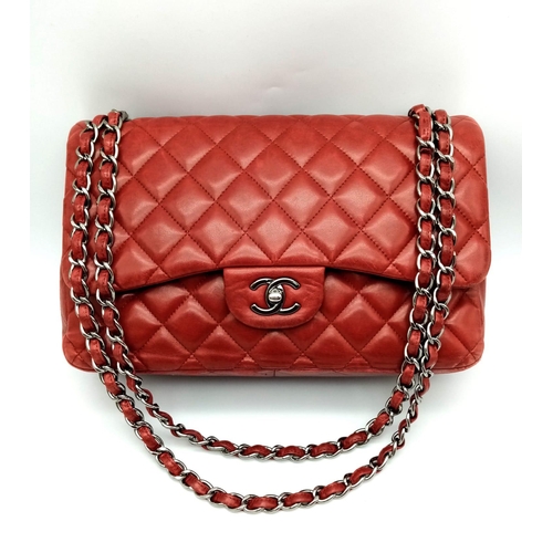 150 - A Chanel Red Quilted Caviar Double Flap Jumbo Bag. Diamond quilted exterior with CC logo clasp. Larg... 