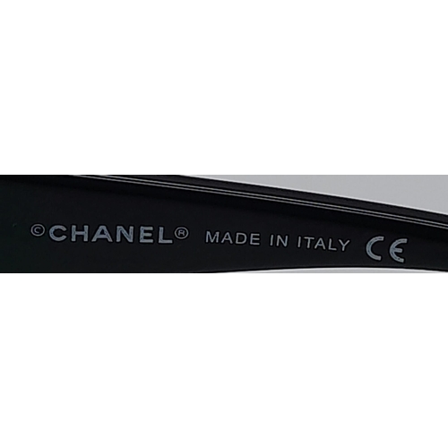 277 - A Pair of Chanel Sunglasses. Comes with case and Chanel box. In good condition. Ref: 15400