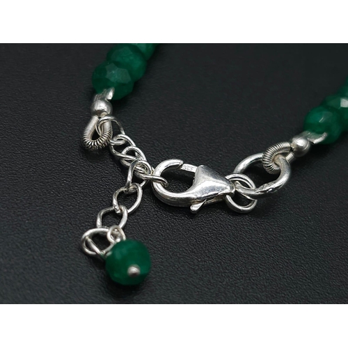 735B - A delightful, single strand Emerald Beaded Necklace, with a 925 Silver clasp. With 80cts of Emerald,... 