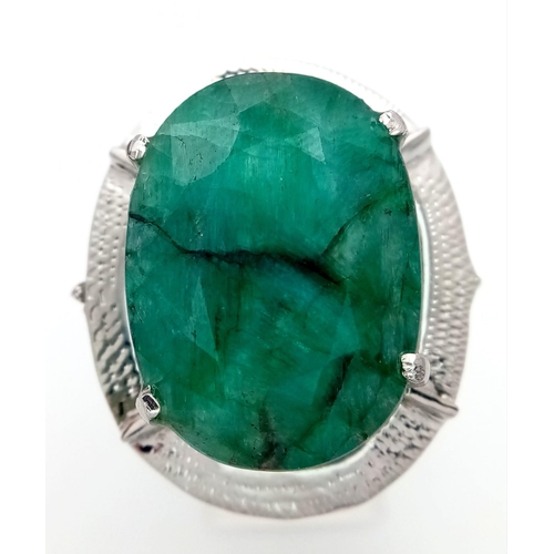 784B - An Oval Cut 35ct Emerald and 925 Sterling Silver Ring. 18.8g total weight. Size R. 18.77g total weig... 