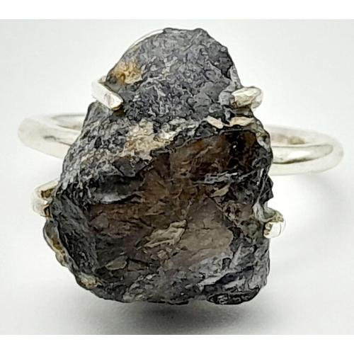 730B - A 925 silver Rough Amethyst Ring. Total weight 5.3G. Size O. Come with a presentation box.