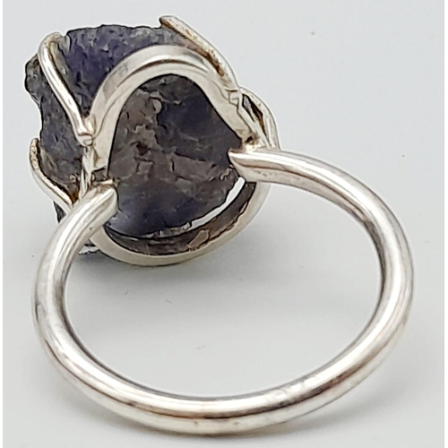 730B - A 925 silver Rough Amethyst Ring. Total weight 5.3G. Size O. Come with a presentation box.