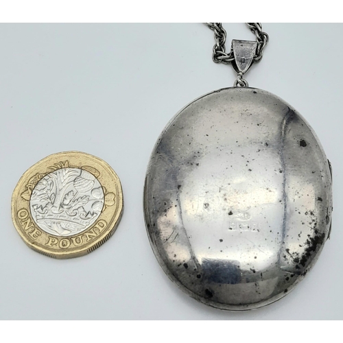 548 - A vintage sterling silver cosmetic mirror pendant with flower motif on silver chain. Full Birmingham... 