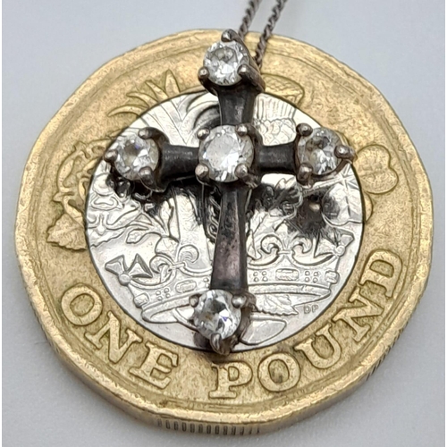 83 - A vintage 925 silver Cubic Zirconia cross pendant on Italy silver chain. Total weight 2.25G. Total l... 