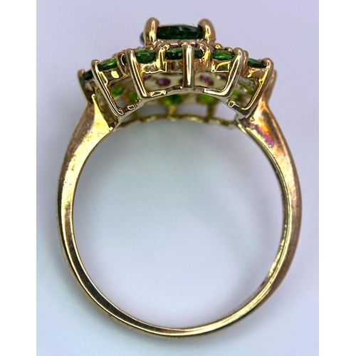 839B - A Stylish 9K Yellow Gold Cluster Ring - Set with Chrome Diopside and Pink Tourmaline. Diopside - 1.2... 