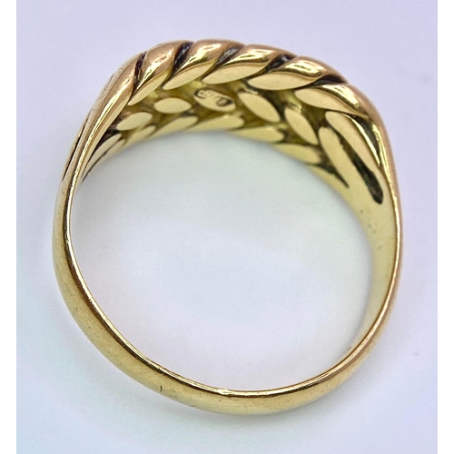 409 - A Vintage 18K Yellow Gold Keeper Ring. Size L. 5.1g weight.