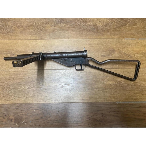 678B - A Classic Deactivated Sten Mark II Sub Machine Gun. Calibre - 9mm. Barrel length - 8 inch. Moving bo... 