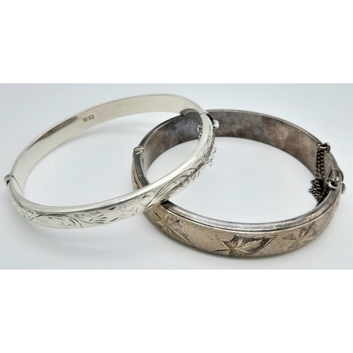 674 - 2X vintage sterling silver click-on bangles with flower motif. One with Full hallmarks Birmingham, 1... 