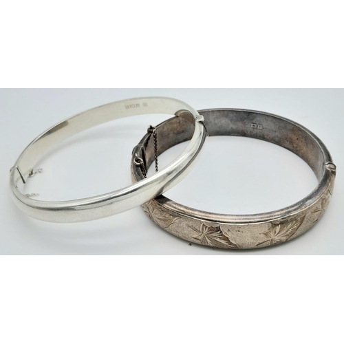 674 - 2X vintage sterling silver click-on bangles with flower motif. One with Full hallmarks Birmingham, 1... 