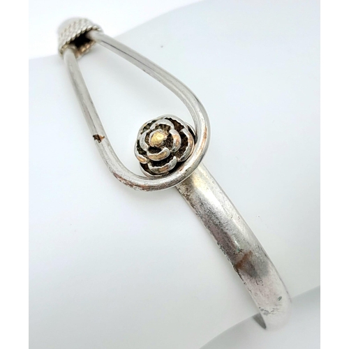 318 - A vintage 925 silver click-on bangle. Total weight 10.45G. See photos for condition and details.