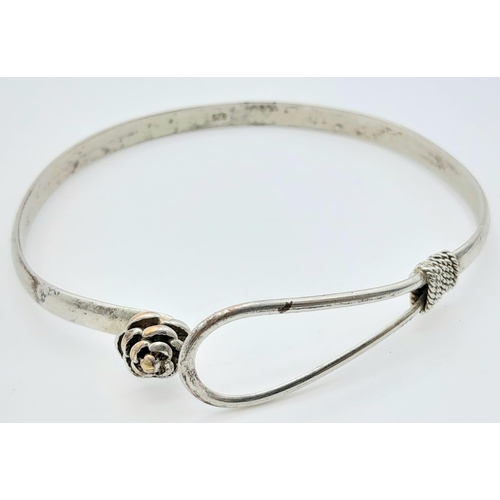 318 - A vintage 925 silver click-on bangle. Total weight 10.45G. See photos for condition and details.