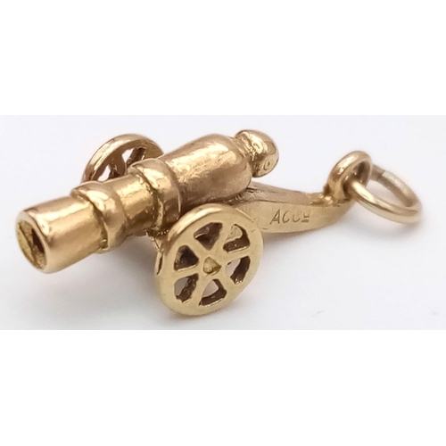 1572 - A 9K YELLOW GOLD GUNNER CHARM ARSENAL THEMED. TOTAL WEIGHT 1.3G