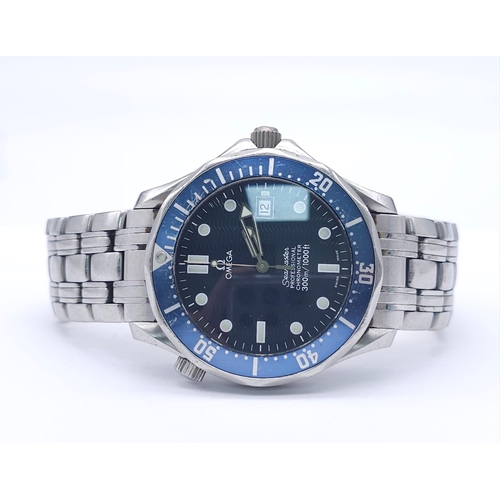 985 - An Omega Seamaster Professional Quartz Gents Watch. Stainless steel bracelet and case - 41mm. Blue d... 