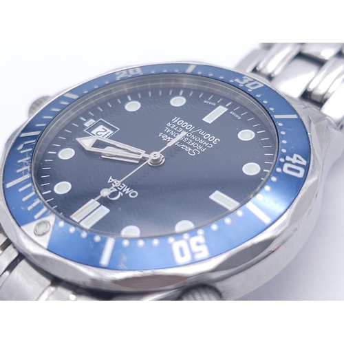 985 - An Omega Seamaster Professional Quartz Gents Watch. Stainless steel bracelet and case - 41mm. Blue d... 