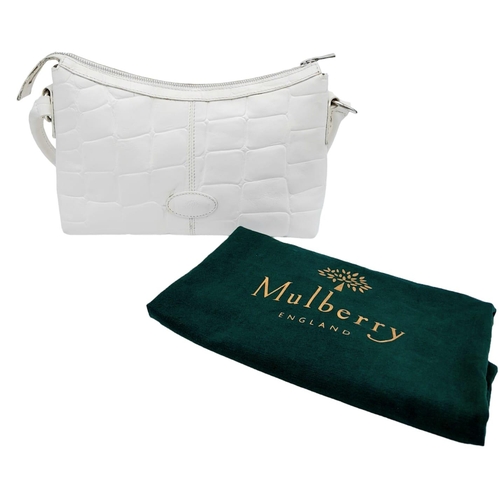 389 - A Mulberry Textured White Leather Handbag and Matching Purse. Handbag - 26cm L x 18cm H. Purse - 12c... 