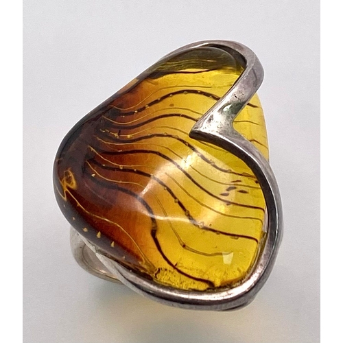 983 - A Sterling silver selection of 3 amber pieces, including 2 rings and a bracelet, 17.6g collective we... 