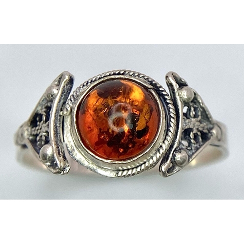 983 - A Sterling silver selection of 3 amber pieces, including 2 rings and a bracelet, 17.6g collective we... 