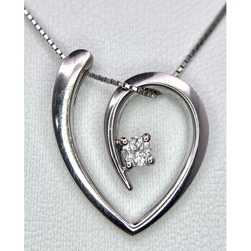 251 - A 18K WHITE GOLD DIAMOND SET HEART ON CHAIN NECKLACE 0.15CT approx 5.5G , 44cm length , 2cm x 1.9cm ... 