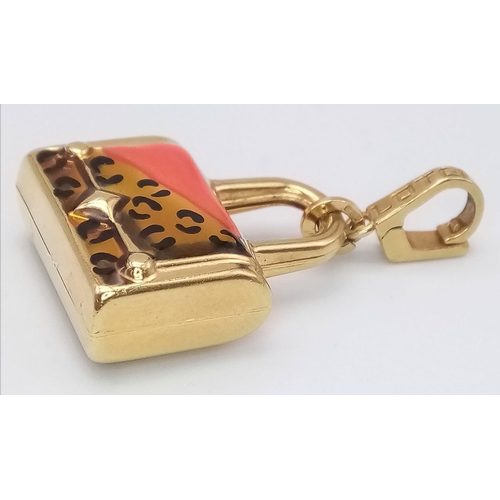 181 - A 18K YELLOW GOLD ENAMELLED LOTO HANDBAG CHARM approx 3.46G  33mm x 18mm

ref:SC 1084