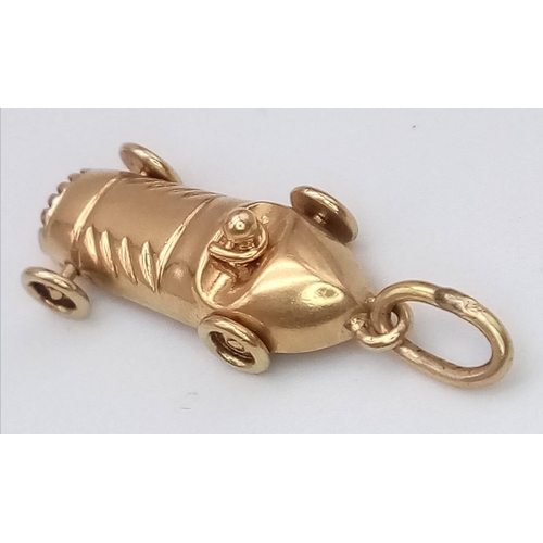 475 - A 18K YELLOW GOLD OLD VINTAGE GRAND PRIX RACING CAR CHARM, WITH THE MOVING  WHEALS 1.7G  27mm x 9mm
... 