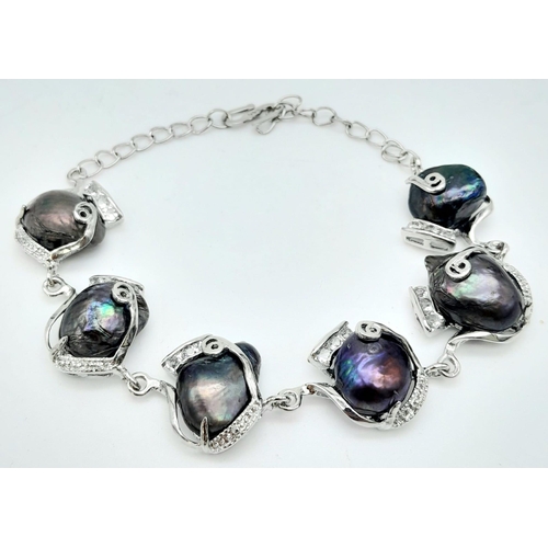 304 - A very feminine bracelet with natural black Tahitian pearls. Length: 17-21 cm, weight: 19.3 g. In a ... 