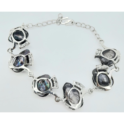 304 - A very feminine bracelet with natural black Tahitian pearls. Length: 17-21 cm, weight: 19.3 g. In a ... 