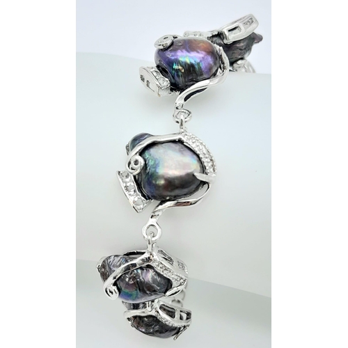 304 - A very feminine bracelet with natural black Tahitian pearls. Length: 17-21 cm, weight: 19.3 g. In a ... 