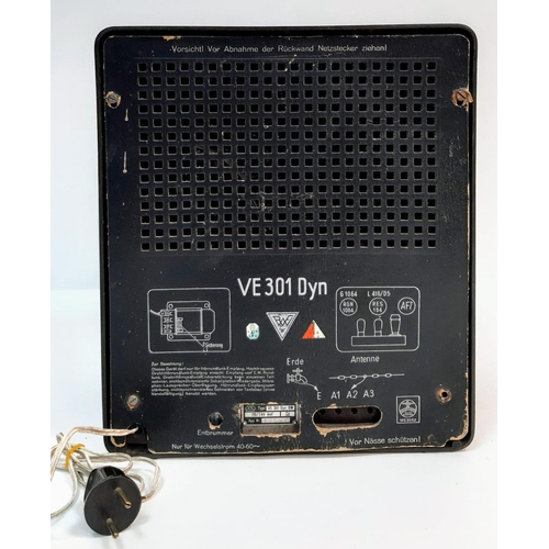 421 - A WW2 German Volksempfänger 301 DYN (People’s Receiver). Affordable radio sets with present
stations... 