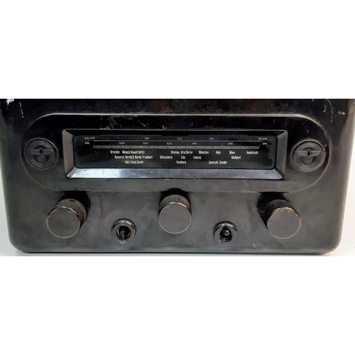 421 - A WW2 German Volksempfänger 301 DYN (People’s Receiver). Affordable radio sets with present
stations... 