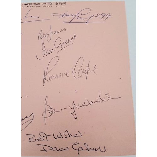 423 - A LARGE ALBUM PAGE CONTAINING 12 AUTOGRAPHS OF THE MANCHESTER UNITED TEAM 1958/59 SEASON , INCLUDING... 