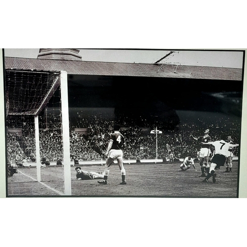 185 - READY TO BE FRAMED A 51 X 41cms MOMENTO OF THE 1961 CUP FINAL WITH TEAM PHOTO AND ACTION SHOT OF GOR... 