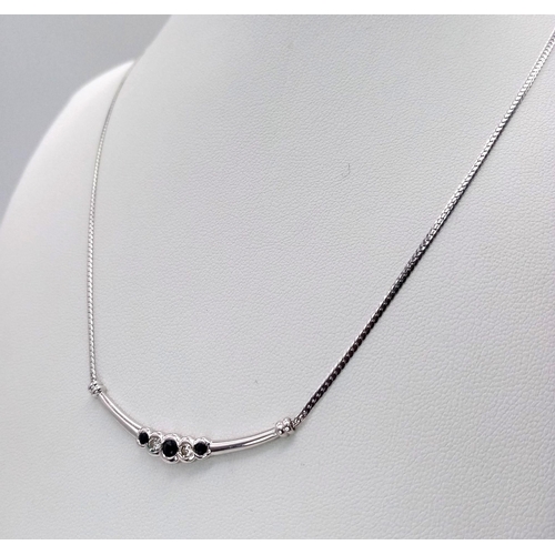 314 - A 9K WHITE GOLD DIAMOND & SAPPHIRE PENDANT ON CHAIN NECKLACE 4G  43.7cm 

ref: SC 1046