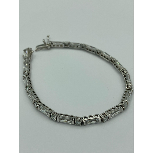 259 - Hallmarked SILVER TENNIS BRACELET set with sparkling Princess cut and Round cut Zirconias. 19 cm.