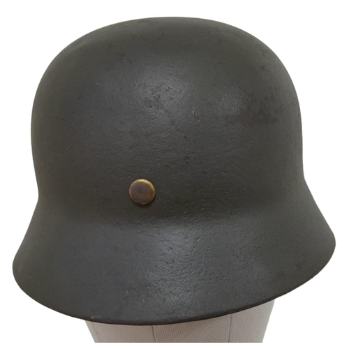 390 - A WW2 German Luftwaffe Single Decal M35 Helmet with liner.