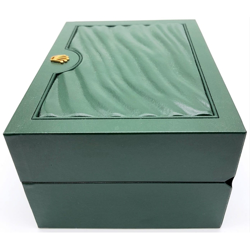 425 - A Rolex Single Watch Box. Exterior green ruffled finish. Soft beige interior. Lightly used but in ex... 