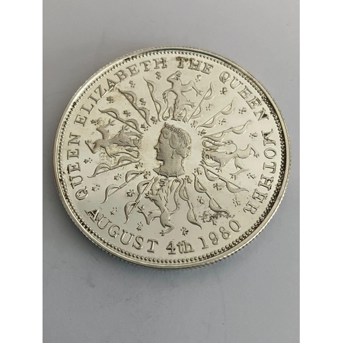 385 - SILVER PROOF 1980 QUEEN MOTHER CROWN. Complete with the original Royal Mint case. Condition uncircul... 