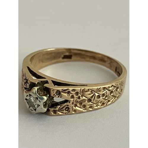 387 - Vintage 9 carat GOLD RING Having platinum and DIAMOND set to top. Attractive chased design to band. ... 