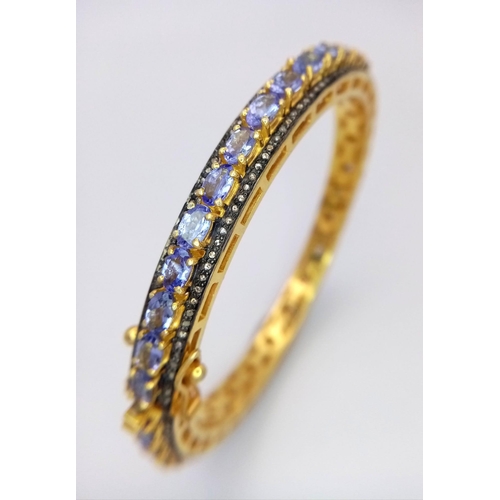 129 - A Gorgeous Blue Tanzanite and Diamond Gemstone Bracelet set in Gold-Plated 925 Silver. A central row... 