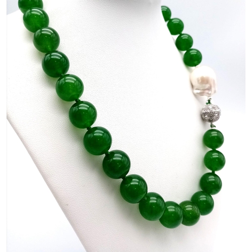 341 - A Gorgeous Green Jade Bead Necklace with a Large Keshi Baroque Pearl Interrupter. Beads - 14mm. Pear... 