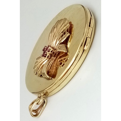 37 - A SOLID 9K GOLD LOCKET STYLE PENDANT WITH GARNET DECORATION . 20.4gms    4.5cms DIAMETER  14954