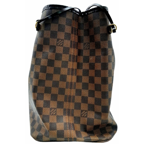 220 - A Louis Vuitton Damier Ebene 'Neverfull GM' Bag. Leather exterior with gold-toned hardware, two thin... 