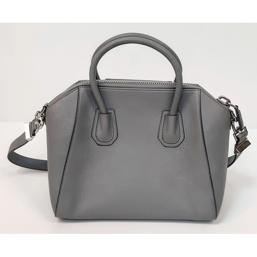 213 - A Givenchy Antigona Grey Hand/Shoulder Bag. Textured grey leather exterior. Detachable shoulder stra... 