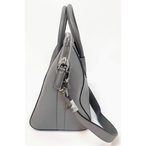 213 - A Givenchy Antigona Grey Hand/Shoulder Bag. Textured grey leather exterior. Detachable shoulder stra... 