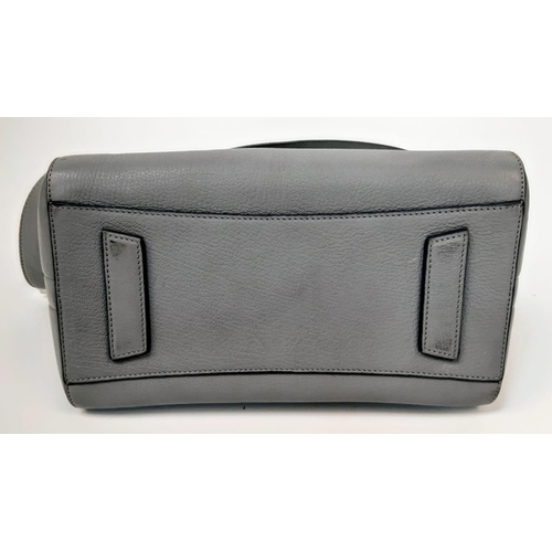 213 - A Givenchy Antigona Grey Hand/Shoulder Bag. Textured grey leather exterior. Detachable shoulder stra... 