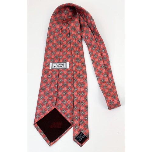 498 - A Versace Pink/Red Silk Gents Tie. Ref: 15795