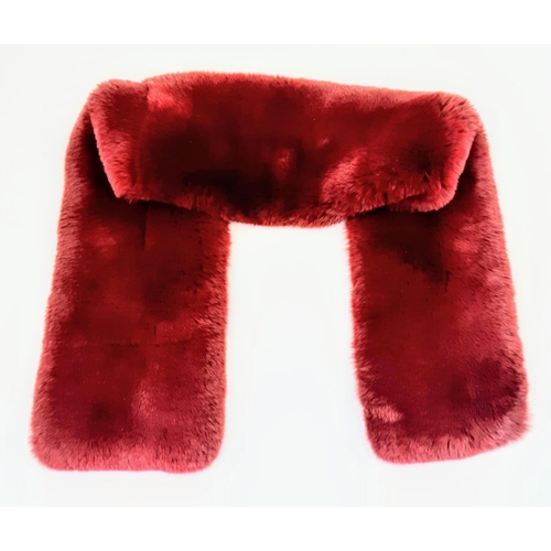 499 - A N.Peal of London Red Cashmere and Rabbit Fur Scarf. 86cm length.