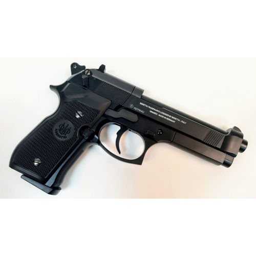 757 - A Beretta (Umarex) Co2 Air Pistol with Carry Case. Comes with ammo and safety googles. In good condi... 